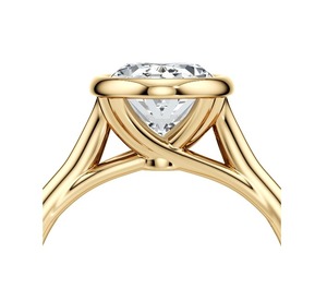 Bague de fiançailles solitaire en or jaune 9 carats avec diamant de laboratoire ovale de 1,10 carat, sertie clos, bijoux fins de mariée - Product Image 3