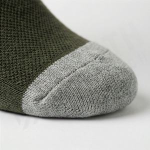 Chaussettes de football professionnelles durables, prédécoupées, respirantes, à trous, hautes jusqu'au genou, avec compression du mollet, couleur personnalisable - Product Image 6