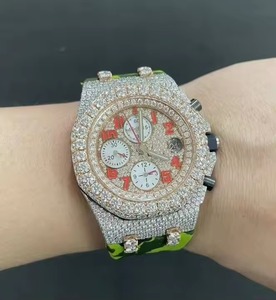 Montre chronographe de luxe pour homme sertie de diamants, 43 mm, analogique, quartz, verre saphir, bracelet en caoutchouc, design tendance - Product Image 2