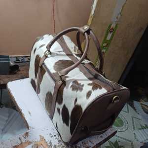 Unisex Genuine Leather Cowhide Print Weekender Duffle <b>Bag</b> Zipper Closure Large Capacity Travel <b>Bag</b> - Product Image 1