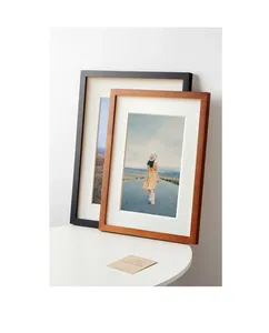 Cadre photo en bois artisanal classique pour les célébrations de remise de diplômes, de mariage et de grands événements, idéal pour la décoration intérieure. - Product Image 1