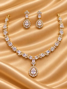 Impresionante Conjunto de Collar y Aretes con Acabado Mate Chapado en Oro de 18K y Diseño con Piedras AD para Compromiso, Boda, Fiesta u Ocasiones Especiales - Product Image 1