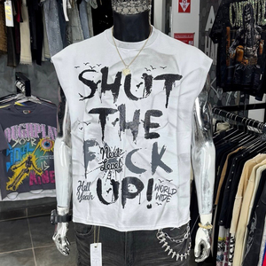 Camiseta sin Mangas Personalizada de Color Rojo para Hombre, Diseño de Costuras en Contraste, 100% Algodón, Impresión en Serigrafía, con Pedrería, de Secado Rápido - Product Image 4