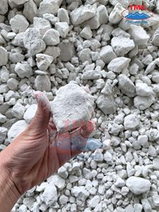 Cal de Vapores de Alta Reactividad en Grumos para Uso en Metalurgia, Minería y Química, con Granulometría de 0-2.5 cm y Grumos de 1-8 cm, TECHMICOM QUICKLIME - Product Image 6