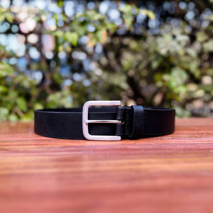 Cinturón de Cuero de Búfalo Perforado Vintage de Lujo con Hebilla de Aleación de Zinc, Acabado Artesanal Suave, Formal, 35MM, Duradero - Product Image 3