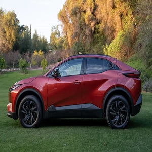 โตโยต้า CHR SUV ปี 2016 เกียร์ออโต้ พวงมาลัยซ้าย ภายในสีเข้ม เบาะหนัง พร้อมแร็คหลังคาโลหะ - Product Image 1