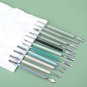 Pousse-cuticules professionnel en acier inoxydable de qualité supérieure, cuillère à cuticules, nettoyeur d'ongles, pousse-cuticules noir et blanc avec logo - Product Image 6