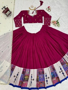 Conjunto de Lehenga Choli Navaratri para Mujer, Vestido Tradicional Rojo de Rayón Largo con Bordado, para Fiestas - Product Image 4