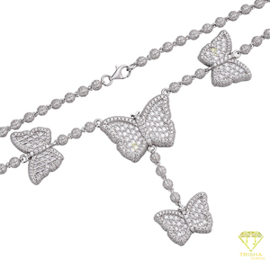 Collier papillon de luxe avec quatre motifs papillon brillants et sections ornées de perles, mode féminine glamour - Product Image 5
