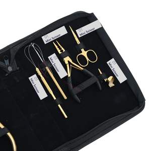 Kit d'outils pour extensions capillaires : Pince à bandes adhésives, Pince à sertir les anneaux plats, Pince à trois trous, Crochet de tirage, Ciseaux, Anneau de séparation pour doigt - Product Image 4