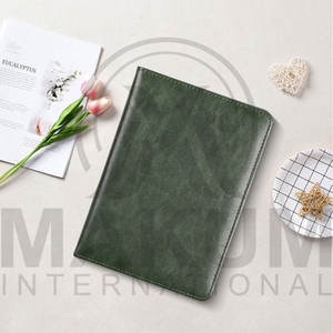 MAKUM INTERNATIONAL - Porta Pasaportes Unisex Plegable, Ecológico, Resistente al Agua, de Cuero Genuino y Ligero, Personalizable para Viajes - Product Image 2