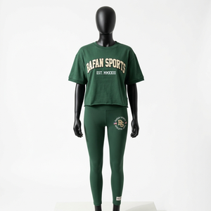 Conjunto de camiseta y leggings elásticos para mujer, 220 GSM, algodón, poliéster, spandex, verde oscuro, con logo personalizado impreso. - Product Image 4