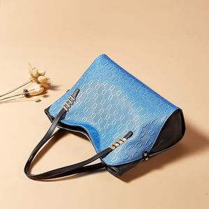 กระเป๋าถือสะพายไหล่แฟชั่นหรูหราสำหรับผู้หญิง OEM ขายส่ง กระเป๋าถือสั่งทำพิเศษ กระเป๋าโท้ทสำหรับสุภาพสตรี ทำจากหนังวัวแท้ - Product Image 2