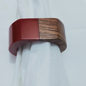 Anneau de serviette minimaliste rayé en résine et bois, accessoire de décoration de table moderne et luxueux pour dîners élégants - Product Image 5