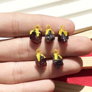 Pendentif en grenat brut plaqué or, pierre de naissance naturelle de janvier, breloque en pierre précieuse, fourniture de bijoux faits à la main pour collier et boucles d'oreilles - Product Image 4