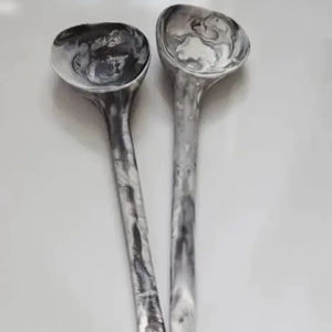 Vente en gros : Cuillère à salade en résine bicolore, non toxique, ustensile de cuisine pour la maison et l'hôtellerie, accessoires de cuisson - Product Image 1