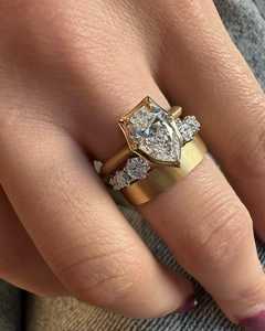 Bague de fiançailles en diamant de laboratoire taille poire, or massif 14K 18K, monture à griffes matifiées, solitaire, pour femme, vente en gros - Product Image 2