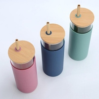 Kustom dicetak Logo bebas Bpa botol air kaca lengan pelindung silikon 20 oz cangkir gelas Tumbler dengan tutup bambu dan sedotan