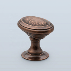 Bouton de meuble ovale traditionnel en bronze, finition mate antique, quincaillerie durable pour cuisine, commode, salle de bain, salon - Product Image 1