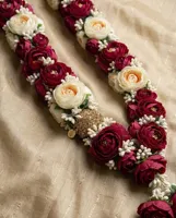 Guirlande de mariage royale artisanale Jaimala Varmala en magenta et ivoire, motif floral, Mala de fleurs pour cérémonie nuptiale indienne