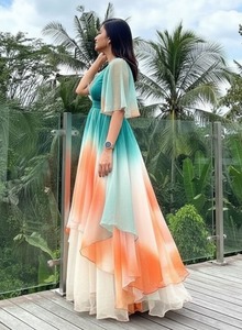 ไนล์เลช เทเลอร์ แฟชั่น ชุดเดรสยาวทรงวีเนค ผ้าจอร์เจตต์พรีเมียม ทรงเคปพลิ้วไหว / แขนผีเสื้อ ลายดอกไม้ ซักได้ - Product Image 5