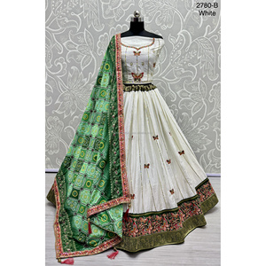 Collections de velours de vêtements de mariée indiens pour la mariée avec le travail de Zarkhan par Fabzone - Product Image 1