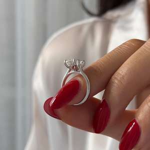 Anillo Solitario con Diamante de Laboratorio de 3 Quilates, Corte Alargado Tipo Cojín, Engaste Lotus, Engaste Tulipán Catedral, Oro Blanco de 14k, Certificado IGI - Product Image 1
