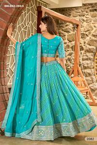 Nouveauté : Ensemble Lehenga-Choli et Dupatta en soie tabby traditionnelle indienne avec motifs imprimés et brodés, pour femme, fabriqué par un fabricant de mode. - Product Image 3