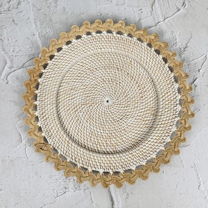 Assiette de service en rotin artisanale, idéale pour servir des plats dans les restaurants, cafés et hôtels, améliore la présentation de la table, en provenance d'Inde. - Product Image 1