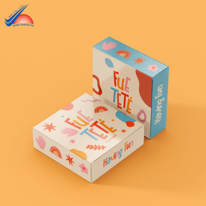 Boîte d'expédition de vêtements personnalisable avec impression graphique sur toute la surface pour une présentation de marque haut de gamme - Product Image 1