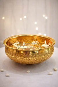 Urli de Encanto Antiguo – Cuenco Metálico Hecho a Mano con Belleza Etérea para Pétalos Flotantes y Serenidad Iluminada por Velas - Product Image 6