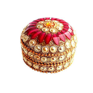 Boîte à bijoux artisanale de créateur en perles de laque pour emballage cadeau de luxe, boîte à bijoux de style floral perlé pour cadeau de mariage - Product Image 4