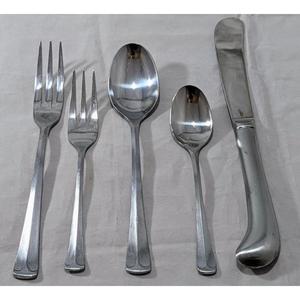 Juego de Cubiertos Elegantes de 4 Piezas con Acabado Cromado, Cuchara, Tenedor y Cuchillo de Metal, Decoración de Mesa, Vajilla de Alta Calidad - Product Image 5