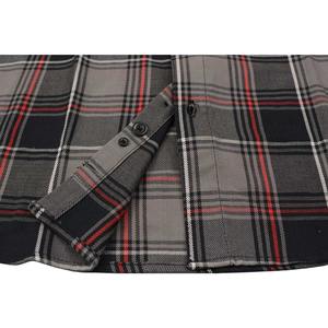 เสื้อเชิ้ต Urban Forge Shadow Plaid Utility สีเทาและแดงลายตารางพรีเมียม ผ้าแฟลนเนล ติดกระดุม มีกระเป๋าคู่ สไตล์สตรีทแวร์ - Product Image 3