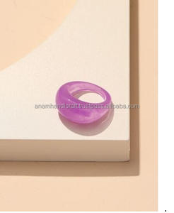 Vente en gros personnalisée de meilleure qualité fabriquée à la main de haute qualité belle bague en résine de mode colorée polie pour les femmes de l'Inde - Product Image 3