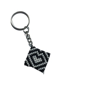 Porte-clés en verre perlé fait main, ornement de Noël, cadeau écologique et tendance avec impression typographique pour la décoration de fête et de la maison - Product Image 5