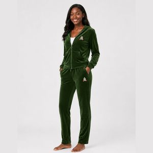 Ensemble sweat à capuche et jogging en velours pour femme, coupe confortable, tissu velours de qualité supérieure, idéal pour les boutiques, la vente en gros et la personnalisation de la marque. - Product Image 2