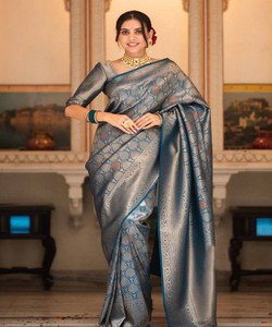 Sari Tradicional Indio de Seda con Borde Azul Estampado para Bodas, Estilo Banarasi, Largo hasta el Suelo, Corte Regular para Mujer - Product Image 1