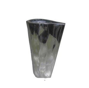 Jarrón Floral Artístico de Aluminio con Textura Premium para Decoración de Interiores - Product Image 1