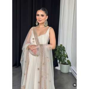 Hermoso vestido de mujer con trabajo de secuencia de bordado incluye Pent y Dupatta - Product Image 5