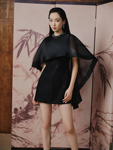 Prêt à être expédié _ OEM ODM Marque locale vietnamienne MISTY GRACE robe élégante moderne et chic avec cape en organza léger pour cocktail - Product Image 2