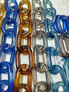 Cadenas de resina personalizables de gran tamaño y colores claros, disponibles en varios colores. - Product Image 3