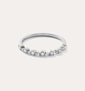 Anillo de Compromiso y Boda de Lujo Delicado con Moissanita de Corte Media Eternidad, Plata de Ley 925 Bañada en Oro, Apilable para Novia - Product Image 3