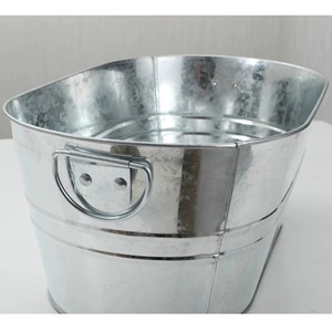 Galvanized metal beverages ice tub enhances the visual appeal of any bar, restaurant, hotel, or home entertainment setup - Product Image 5