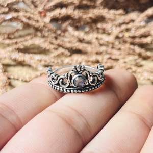 Anillo de Corona Boho con Labradorita para Mujer, Tiara Vintage de Latón con Acabado Plateado Oxidado, Venta al Por Mayor - Product Image 1