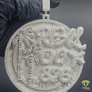 Pendentif rond de luxe en diamant avec motif palmier, style hip-hop, bijou statement glacé - Product Image 2