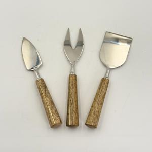 ชุดมีดสไลซ์ชีสแบบดีลักซ์ 3 ชิ้น ทำจากสแตนเลส พร้อมด้ามไม้ เหมาะสำหรับเป็นของขวัญ ใช้จัดเลี้ยง และโชว์ - Product Image 2
