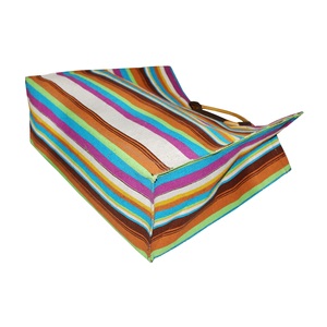 Bolsa de Compras Moderna de Alta Calidad con Asa de Madera en Forma de Ojo, Diseño de Rayas Multicolores, Bolsa de Yute Laminada en PP - Product Image 5
