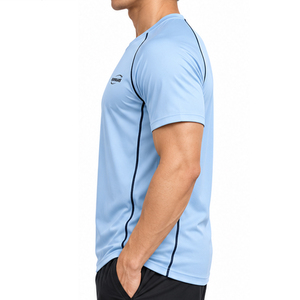 เสื้อยิมผู้ชายระบายอากาศได้ดี ผลิตจากโพลีเอสเตอร์ผสมสแปนเด็กซ์ แห้งเร็ว รับผลิตเสื้อผ้าออกกำลังกายแบบ Private Label สำหรับชุดกีฬา รับผลิตตามสั่ง - Product Image 3
