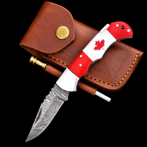 Cuchillo Plegable de Acero de Damasco Personalizado con Mango con la Bandera de Canadá – Cuchillo de Bolsillo Hecho a Mano con Funda de Cuero, Regalo EDC para Actividades al Aire Libre - Product Image 1